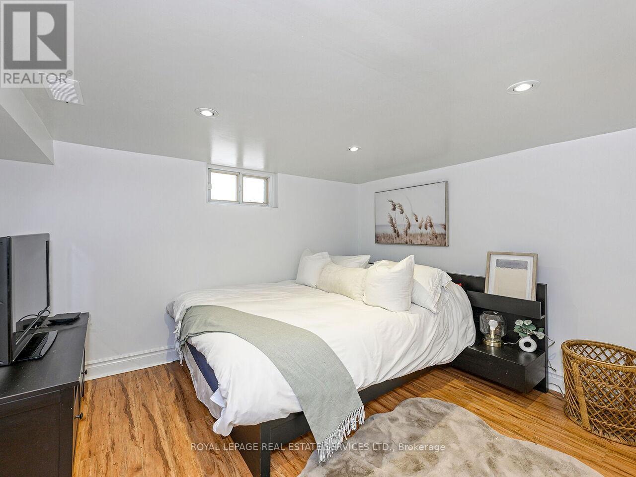135 Bernice Crescent, Toronto, ON - Indoor Photo Showing Bedroom