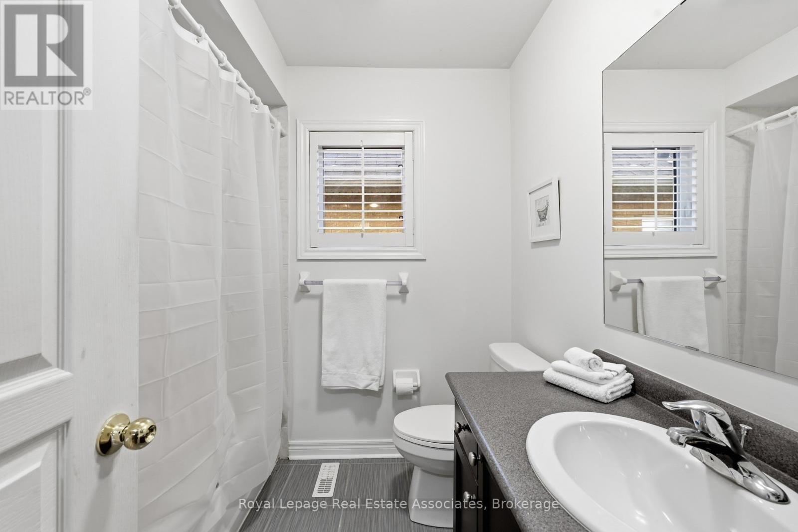 2nd 4 piece washroom upstairs - 26 Prebble Drive, Markham, ON - Indoor Photo Showing Bathroom