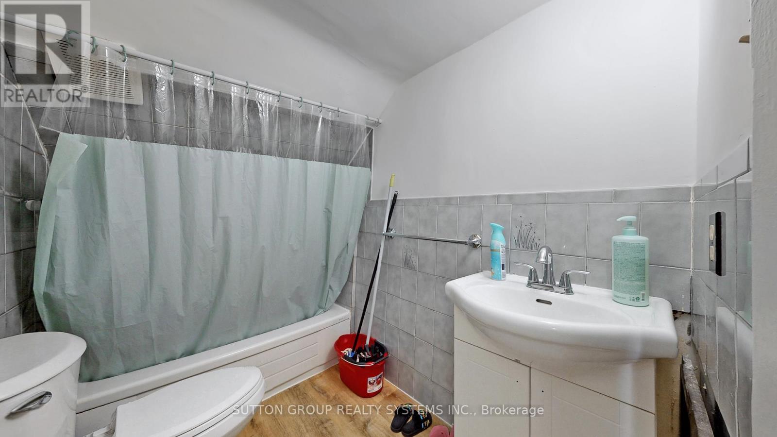 337 Perth Avenue, Toronto, ON - Indoor Photo Showing Bathroom
