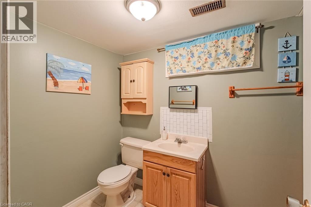 26 Douglas Avenue, Simcoe, ON - Indoor Photo Showing Bathroom