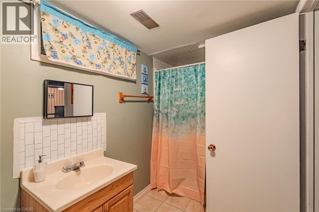 26 Douglas Avenue, Simcoe, ON - Indoor Photo Showing Bathroom