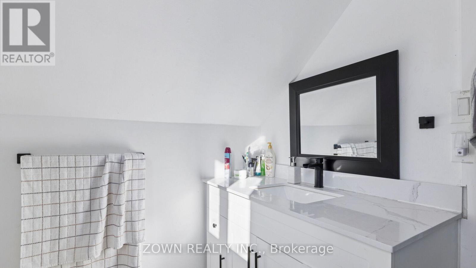26 Metcalfe Street, Quinte West, ON - Indoor Photo Showing Bathroom