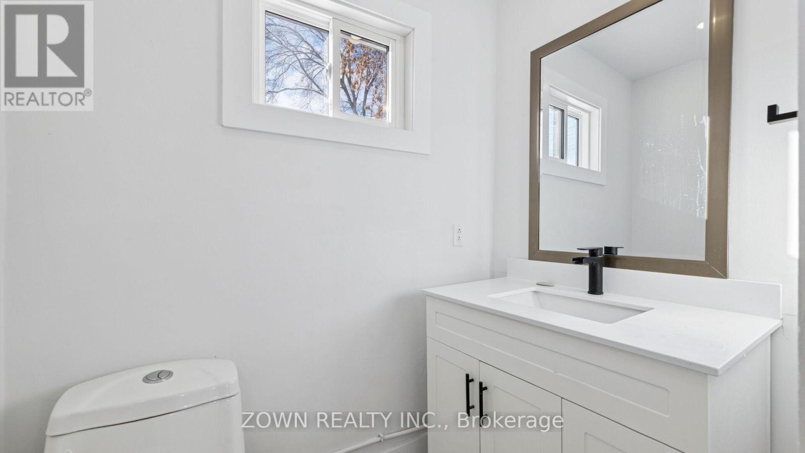 26 Metcalfe Street, Quinte West, ON - Indoor Photo Showing Bathroom