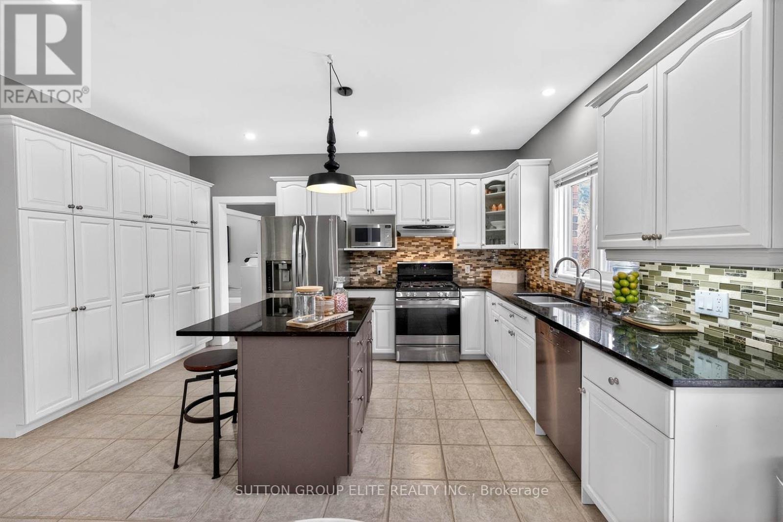 11 Elderberry Lane, Hamilton, ON - Indoor Photo Showing Kitchen With Stainless Steel Kitchen With Upgraded Kitchen