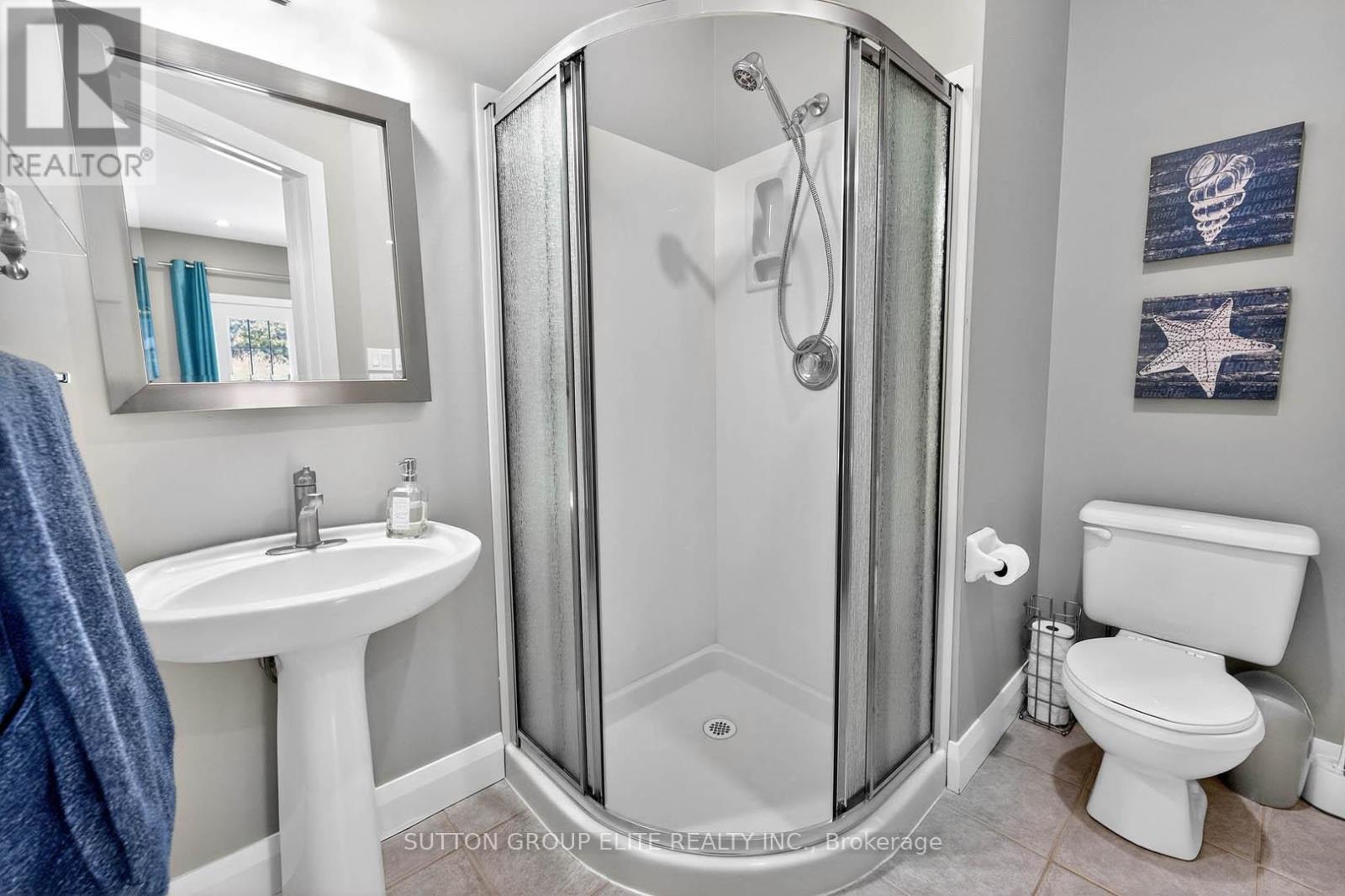 11 Elderberry Lane, Hamilton, ON - Indoor Photo Showing Bathroom