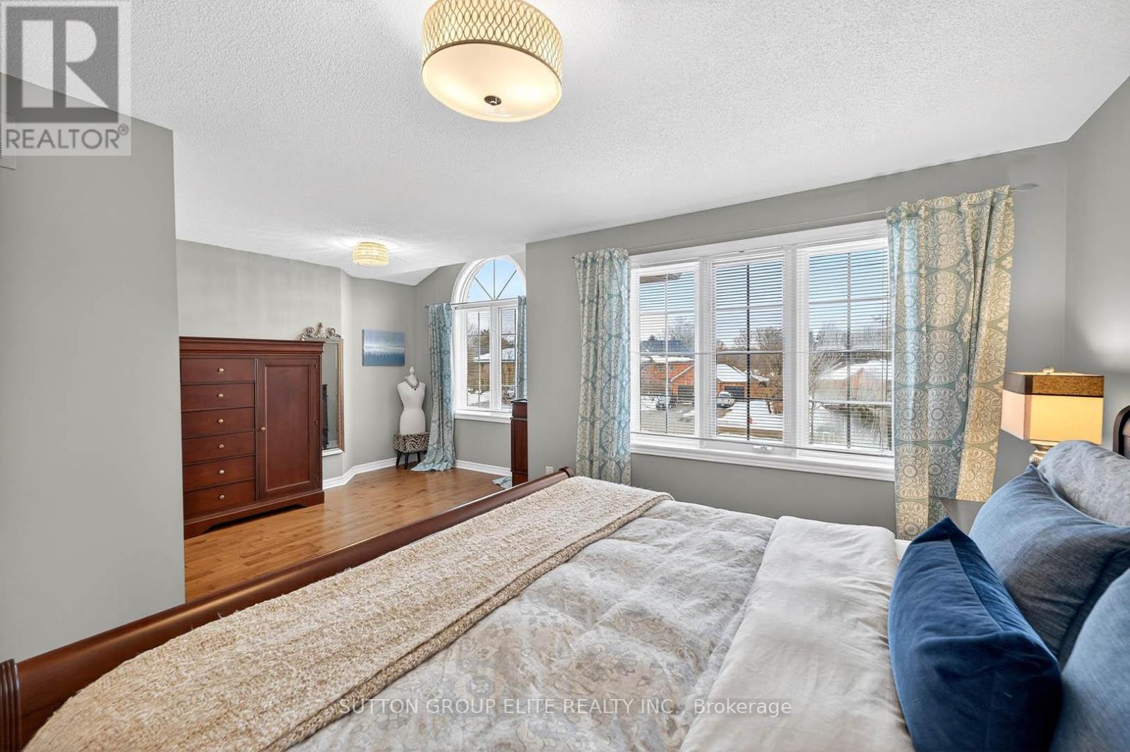 11 Elderberry Lane, Hamilton, ON - Indoor Photo Showing Bedroom