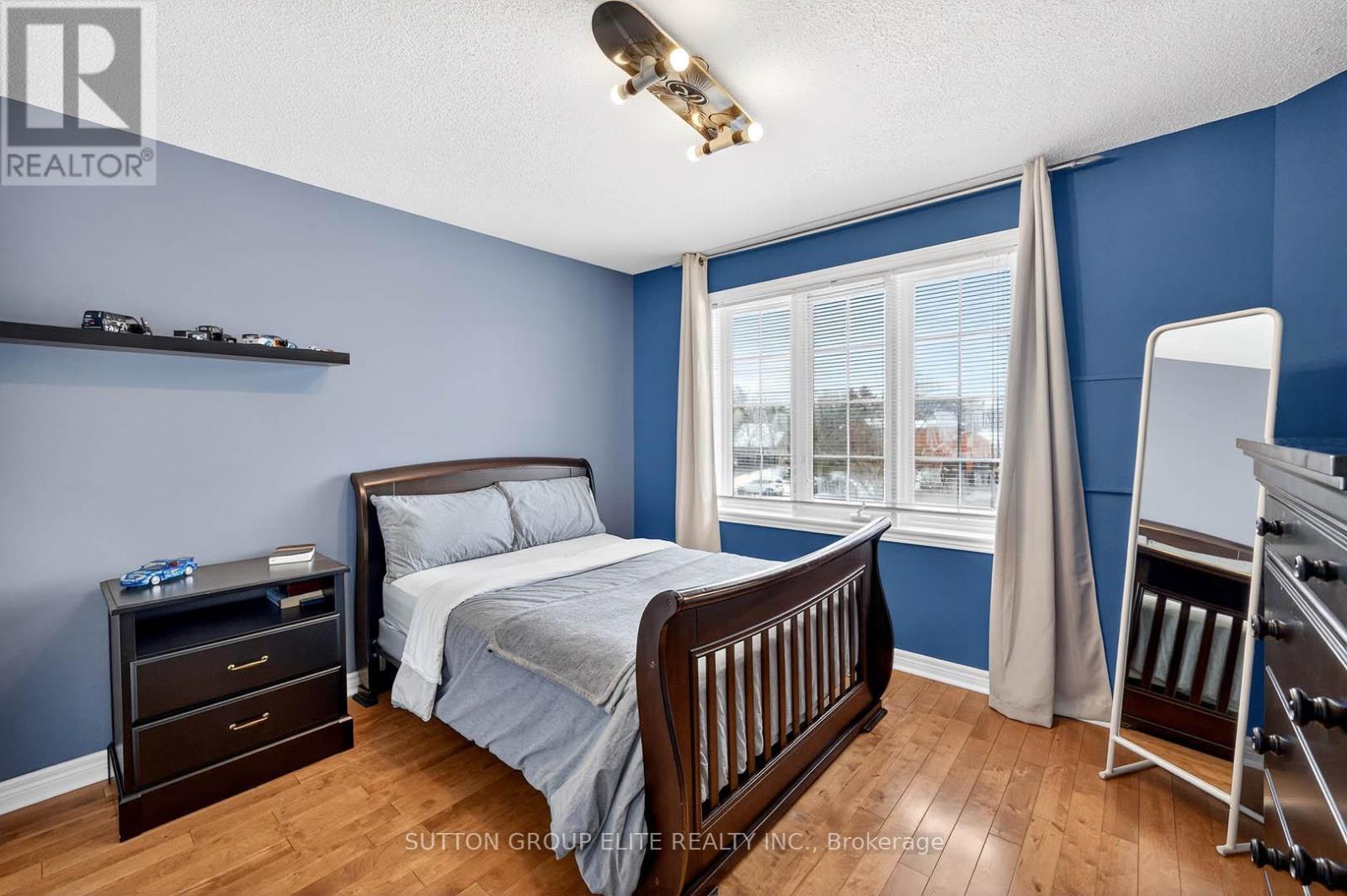 11 Elderberry Lane, Hamilton, ON - Indoor Photo Showing Bedroom