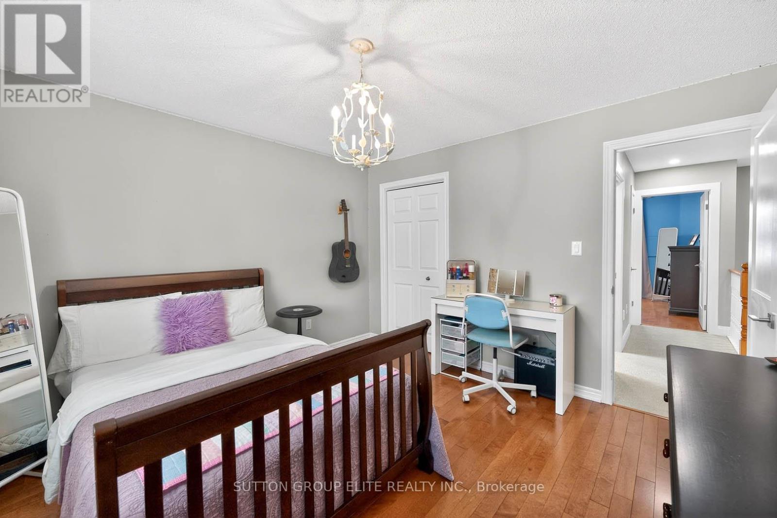 11 Elderberry Lane, Hamilton, ON - Indoor Photo Showing Bedroom