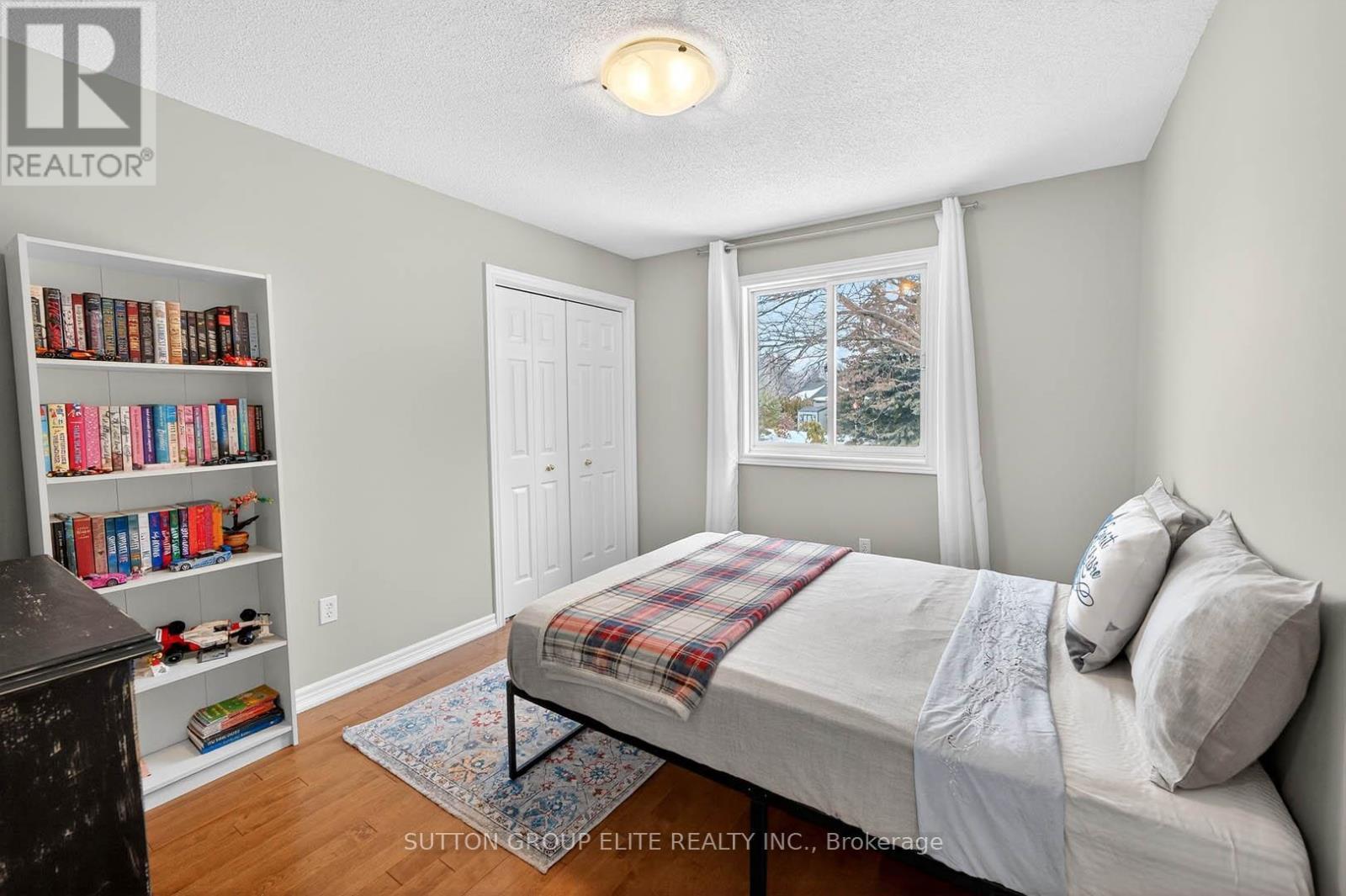 11 Elderberry Lane, Hamilton, ON - Indoor Photo Showing Bedroom