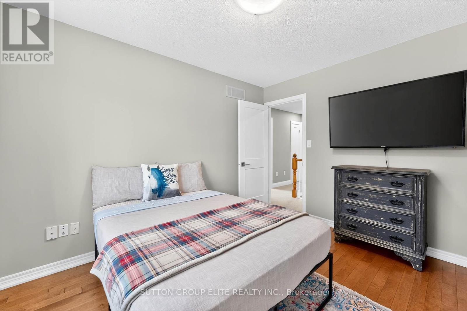 11 Elderberry Lane, Hamilton, ON - Indoor Photo Showing Bedroom