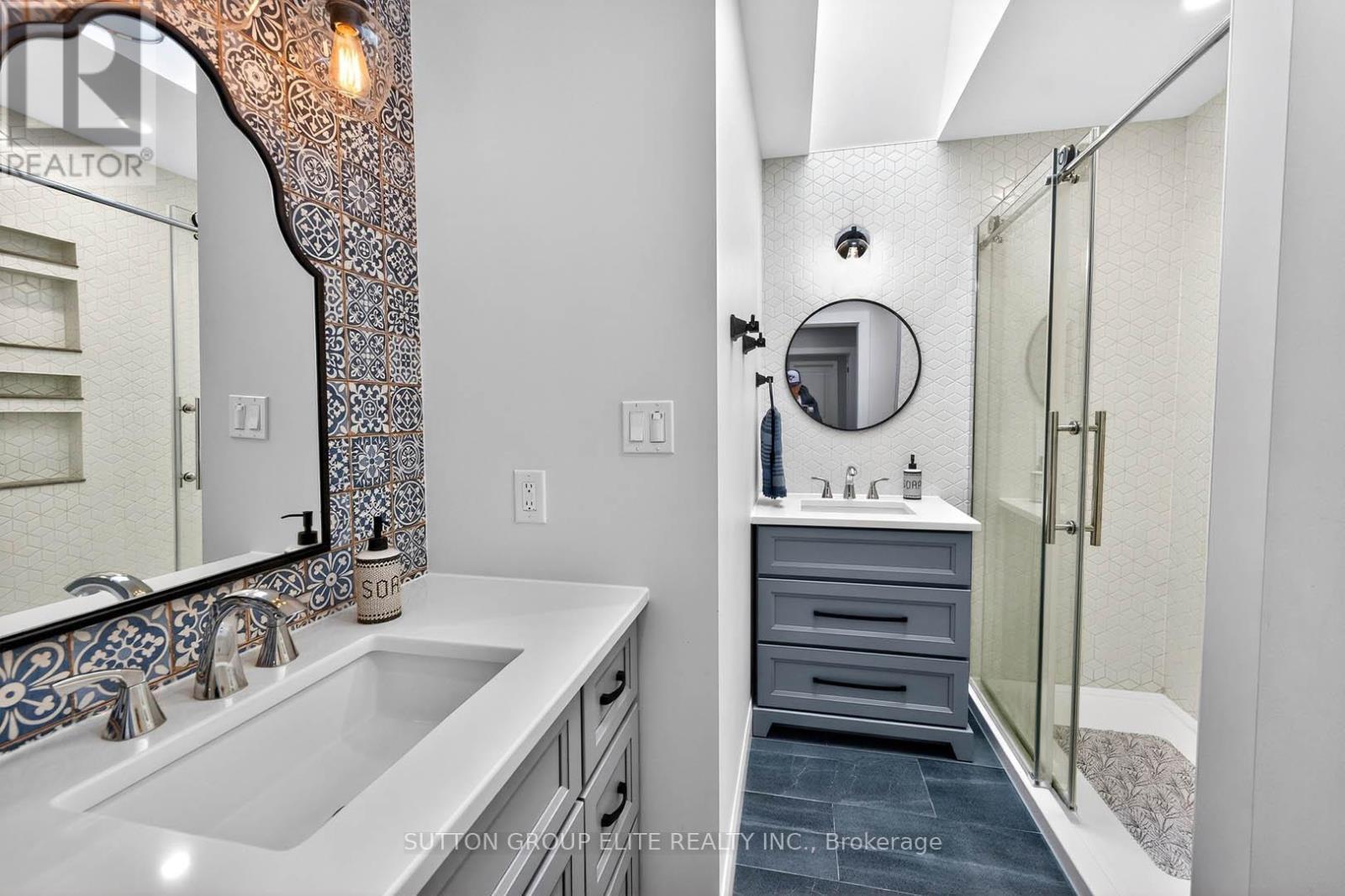11 Elderberry Lane, Hamilton, ON - Indoor Photo Showing Bathroom