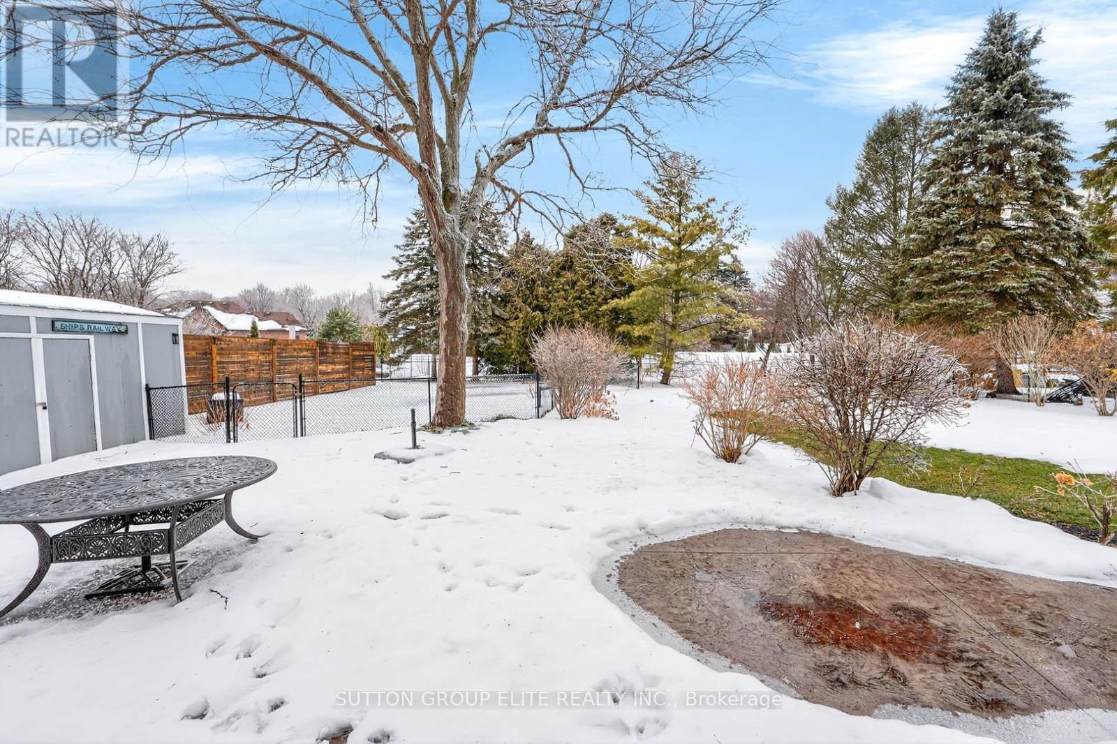 11 Elderberry Lane, Hamilton, ON - Outdoor