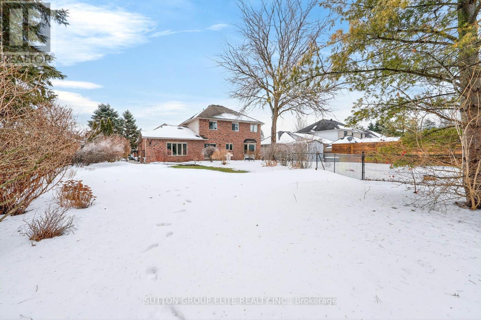 11 Elderberry Lane, Hamilton, ON - Outdoor