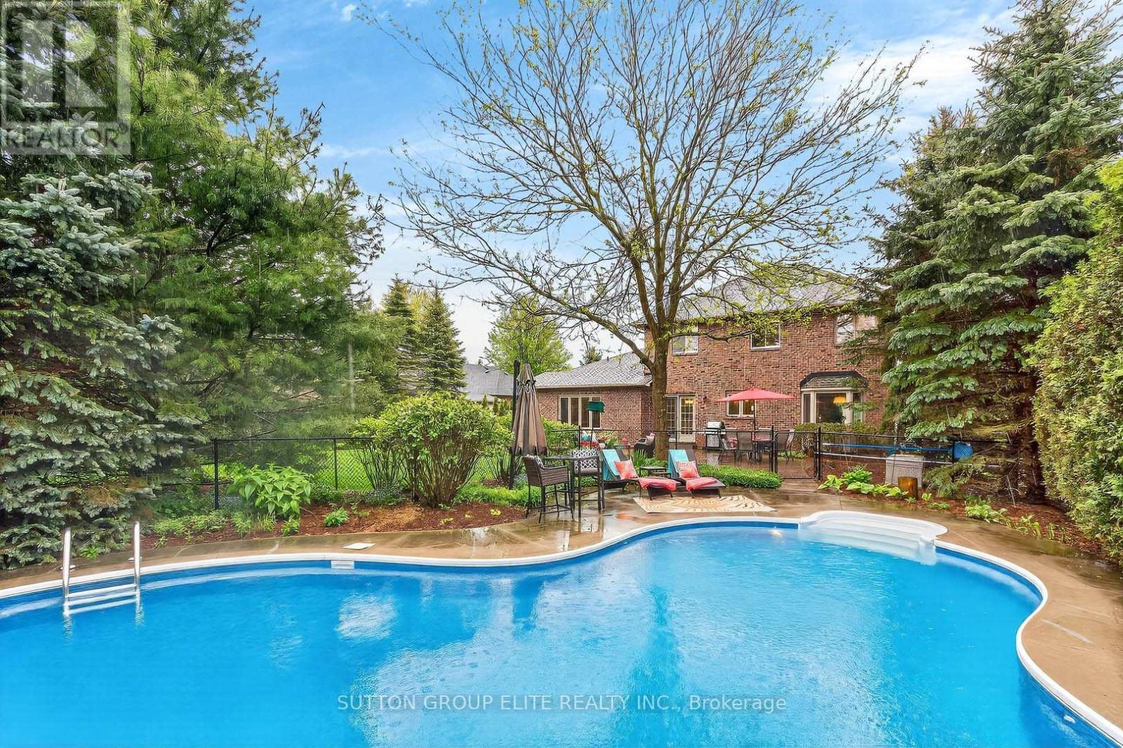 11 Elderberry Lane, Hamilton, ON - Outdoor With In Ground Pool With Backyard