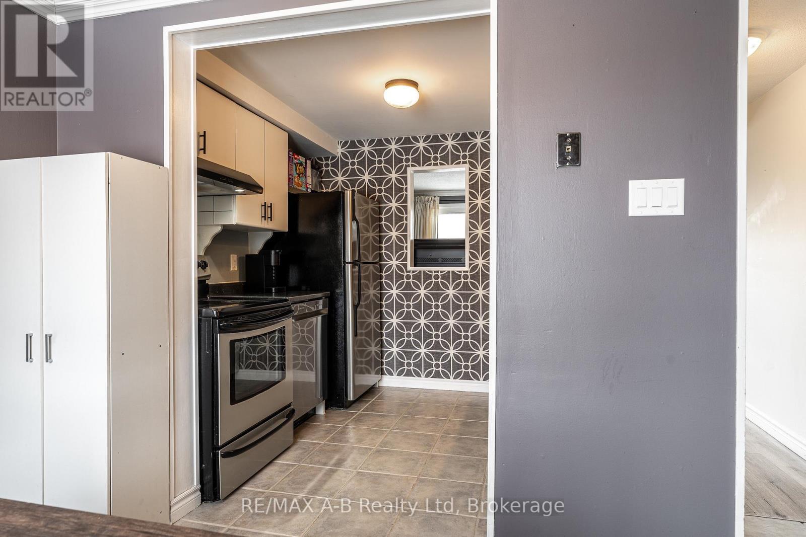 24 - 91 Avonwood Drive, Stratford, ON - Indoor