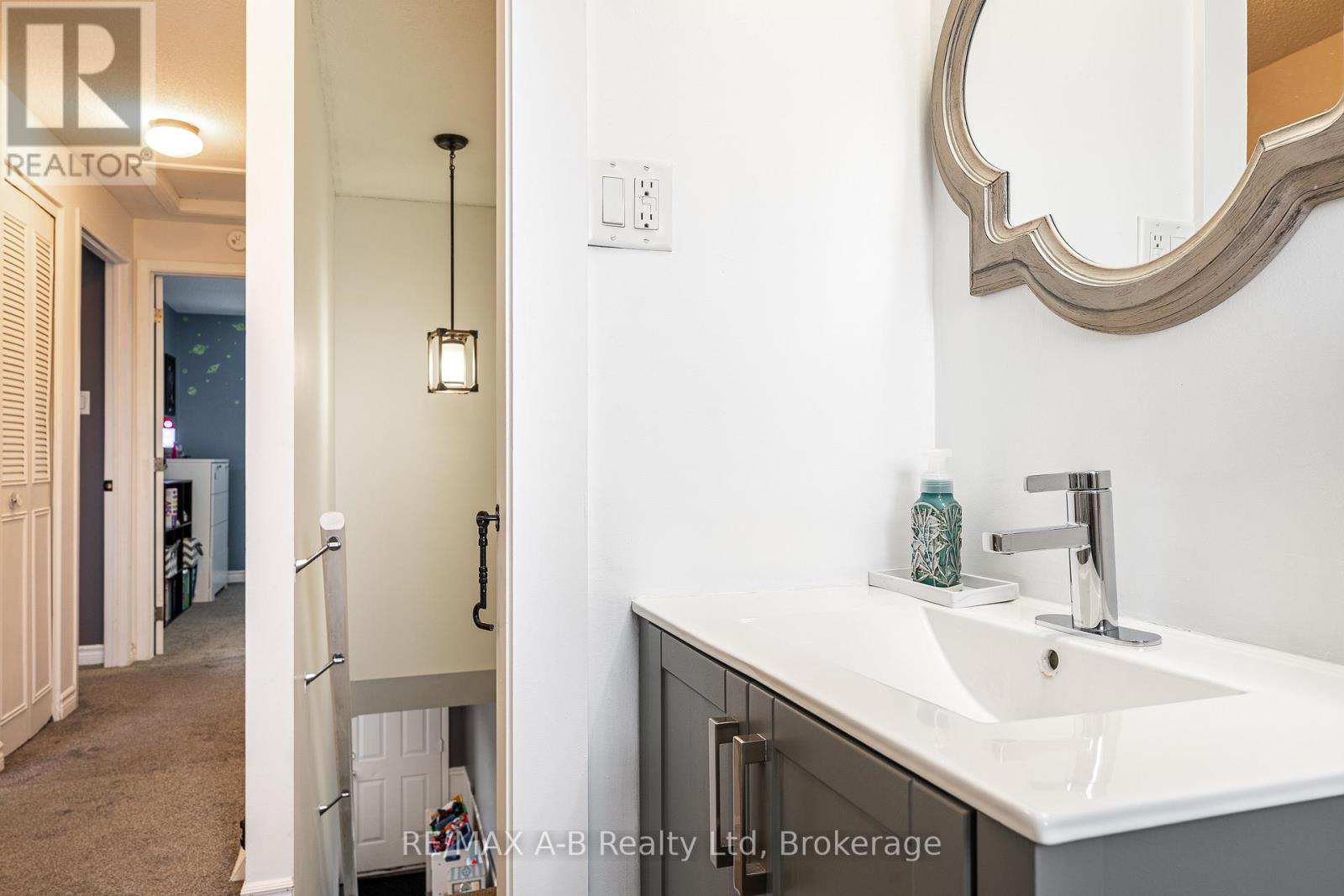 24 - 91 Avonwood Drive, Stratford, ON - Indoor Photo Showing Bathroom