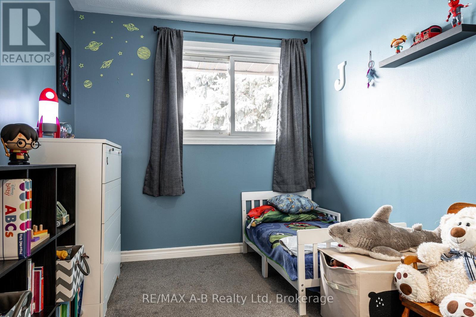 24 - 91 Avonwood Drive, Stratford, ON - Indoor Photo Showing Bedroom
