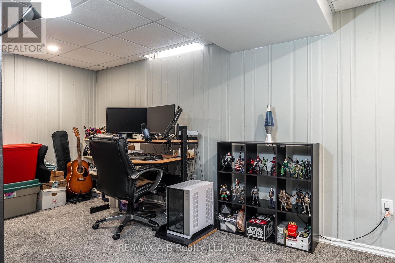 24 - 91 Avonwood Drive, Stratford, ON - Indoor Photo Showing Office