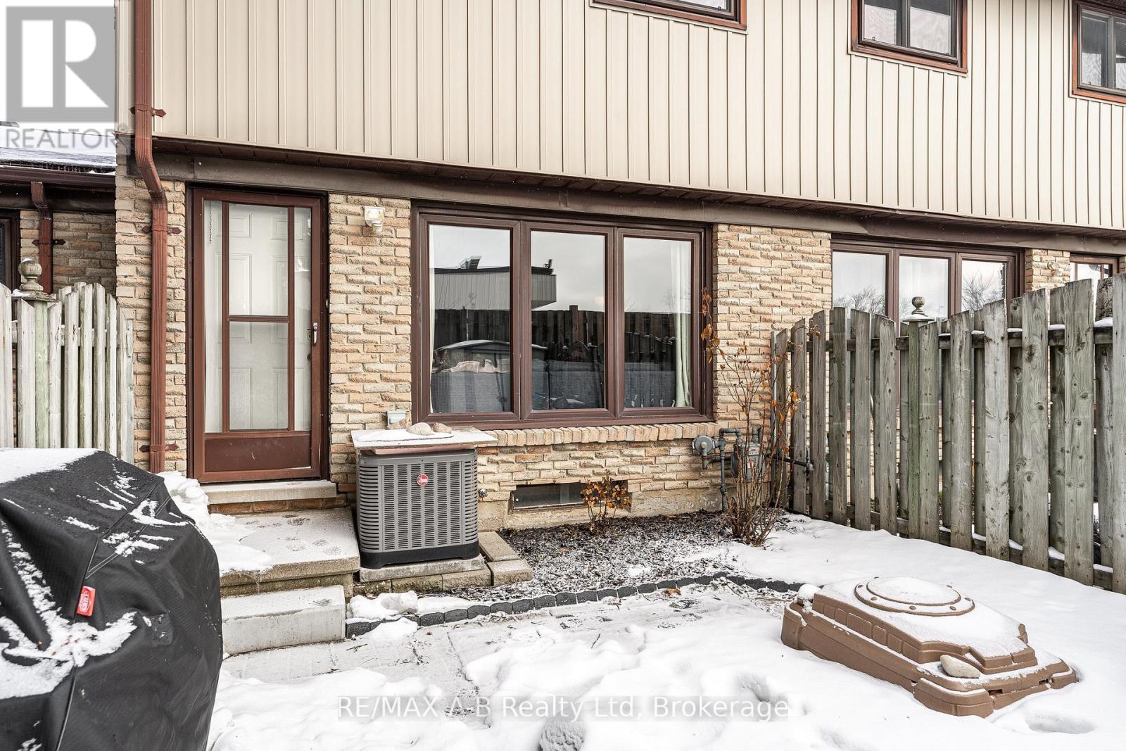 24 - 91 Avonwood Drive, Stratford, ON - Outdoor