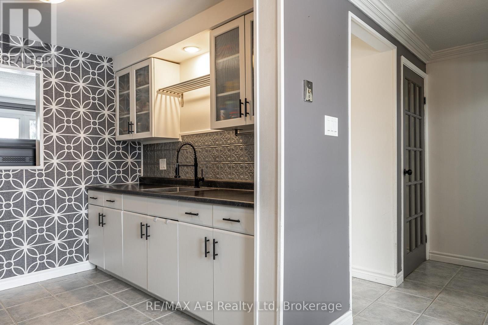 24 - 91 Avonwood Drive, Stratford, ON - Indoor