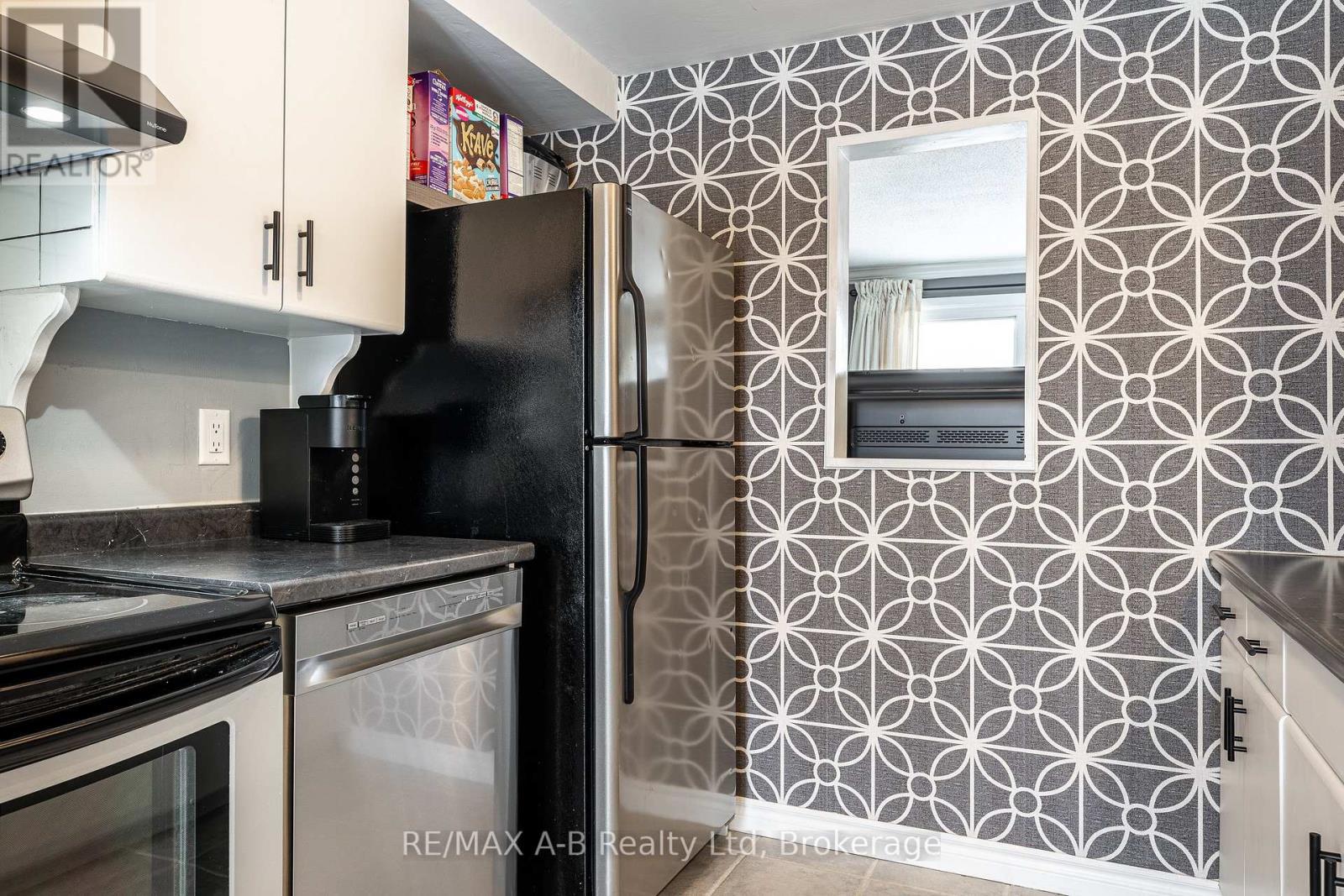 24 - 91 Avonwood Drive, Stratford, ON - Indoor Photo Showing Kitchen