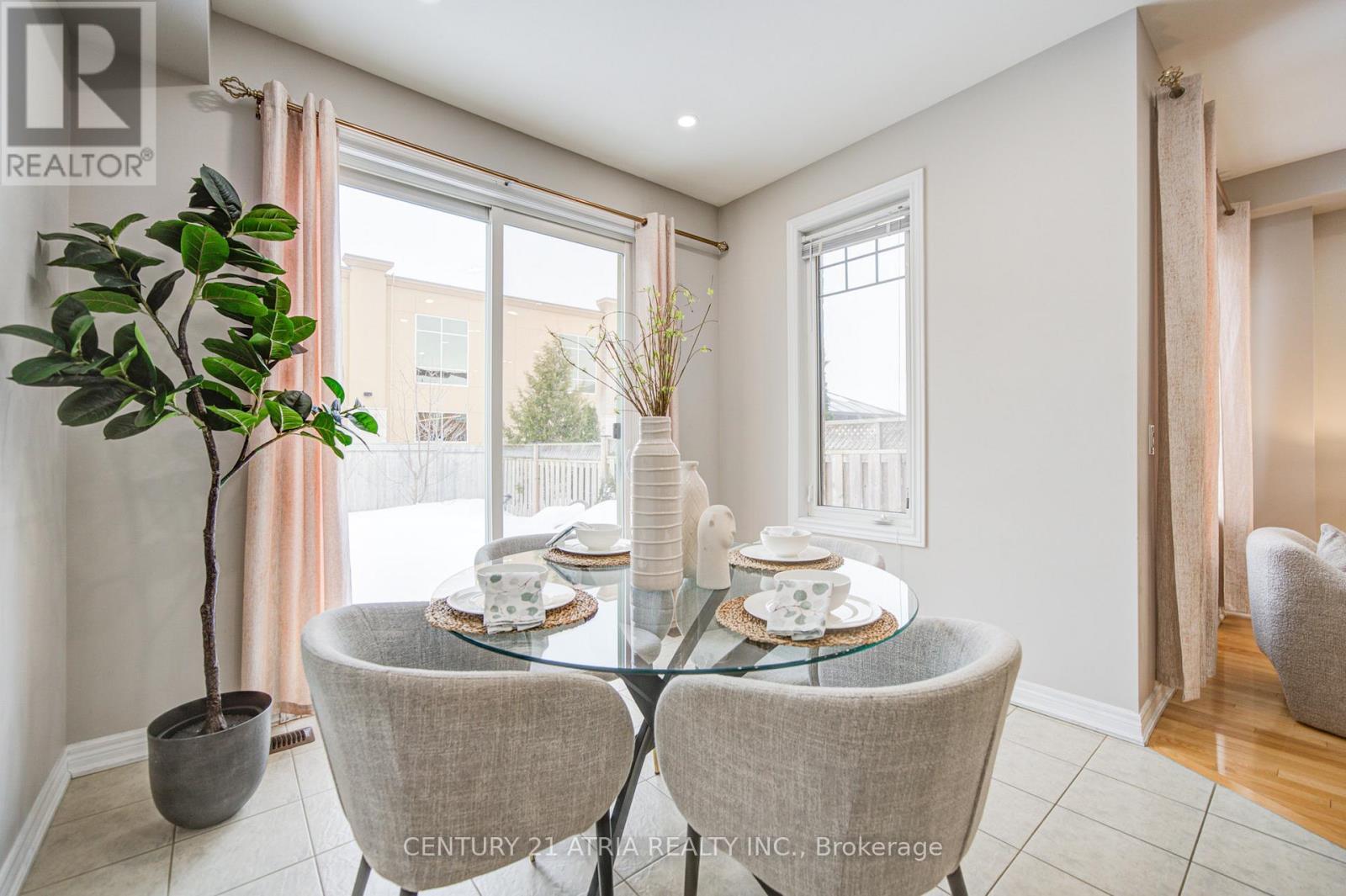 135 Windrow Street, Richmond Hill, ON - Indoor Photo Showing Dining Room