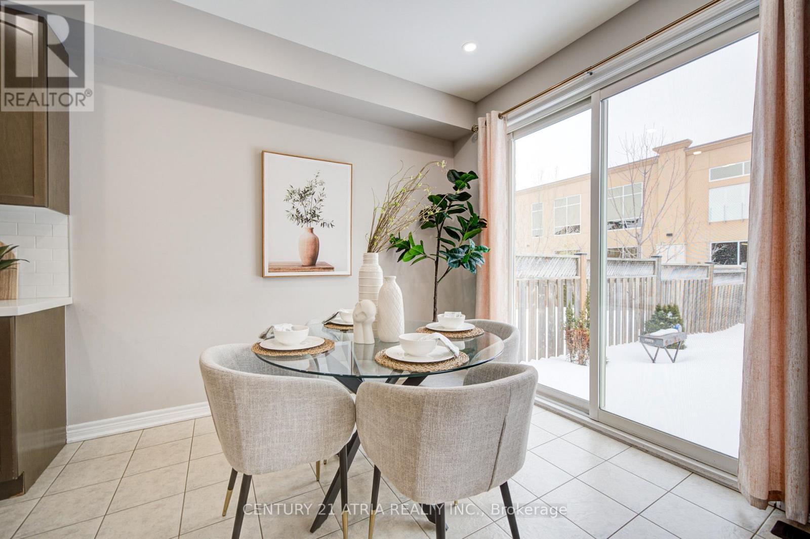 135 Windrow Street, Richmond Hill, ON - Indoor Photo Showing Dining Room