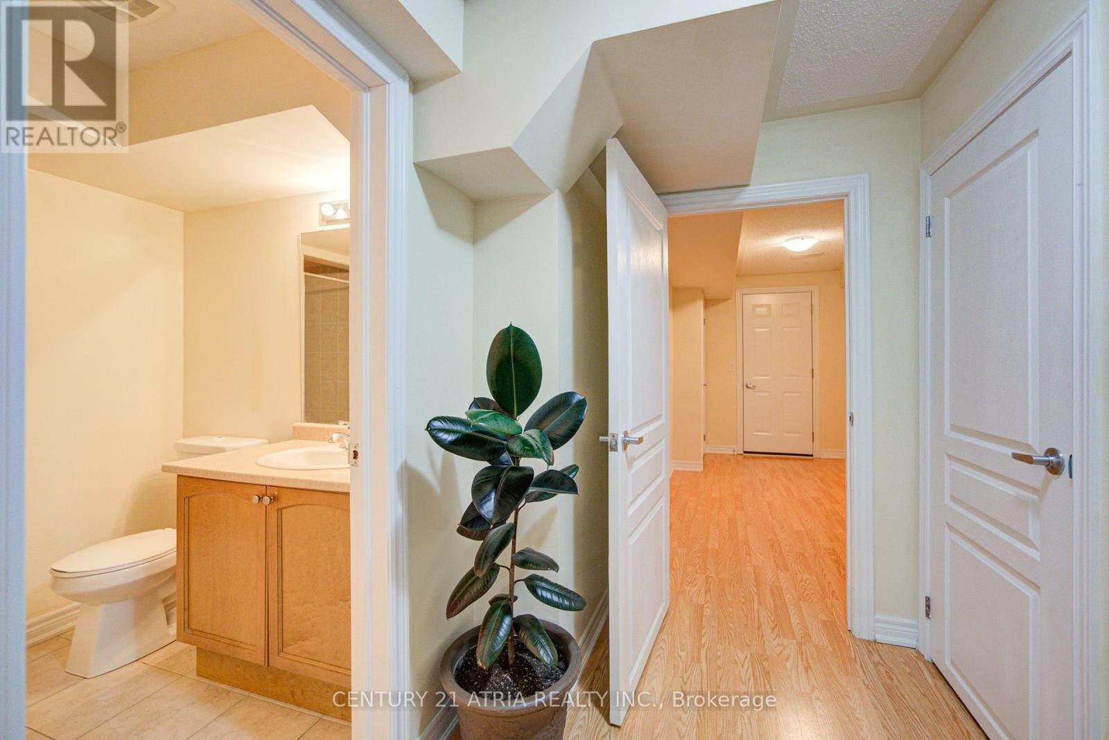 135 Windrow Street, Richmond Hill, ON - Indoor Photo Showing Bathroom