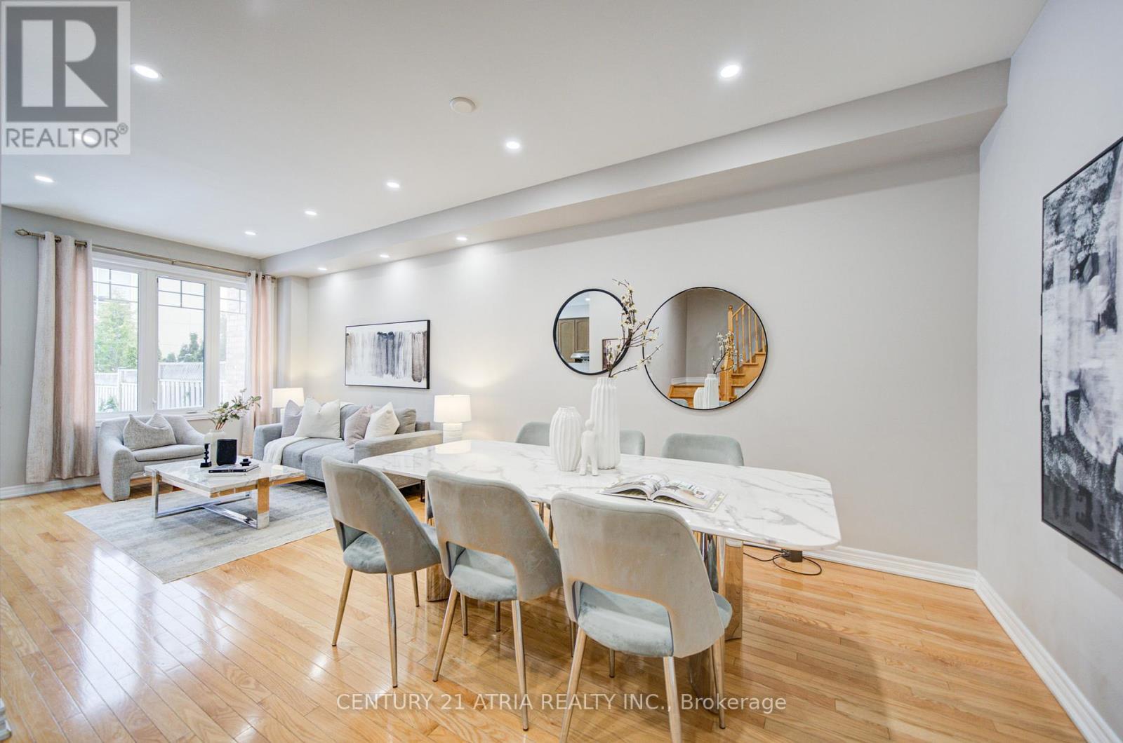 135 Windrow Street, Richmond Hill, ON - Indoor Photo Showing Dining Room