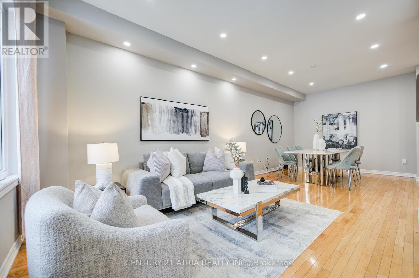 135 Windrow Street, Richmond Hill, ON - Indoor Photo Showing Living Room