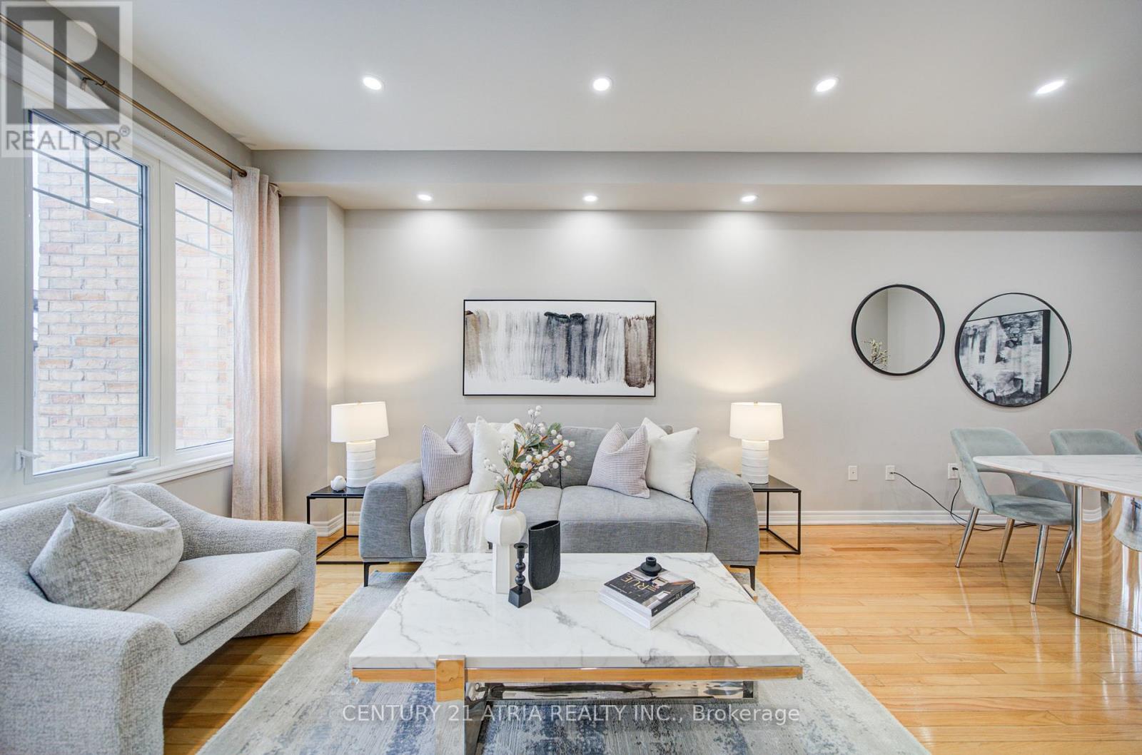 135 Windrow Street, Richmond Hill, ON - Indoor Photo Showing Living Room