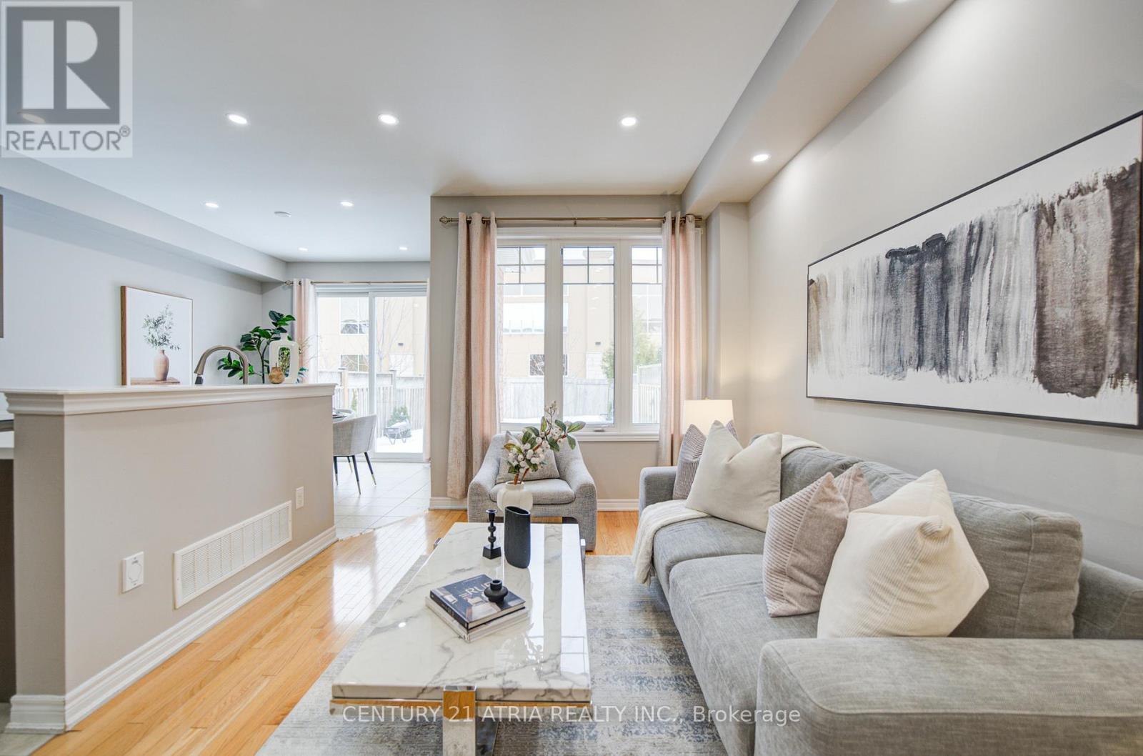 135 Windrow Street, Richmond Hill, ON - Indoor Photo Showing Living Room