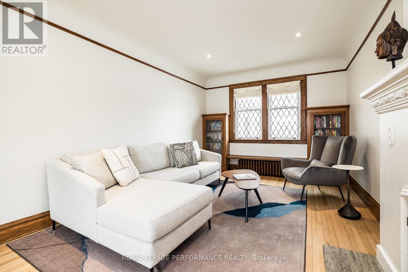 241 Fourth Avenue, Ottawa, ON - Indoor Photo Showing Living Room