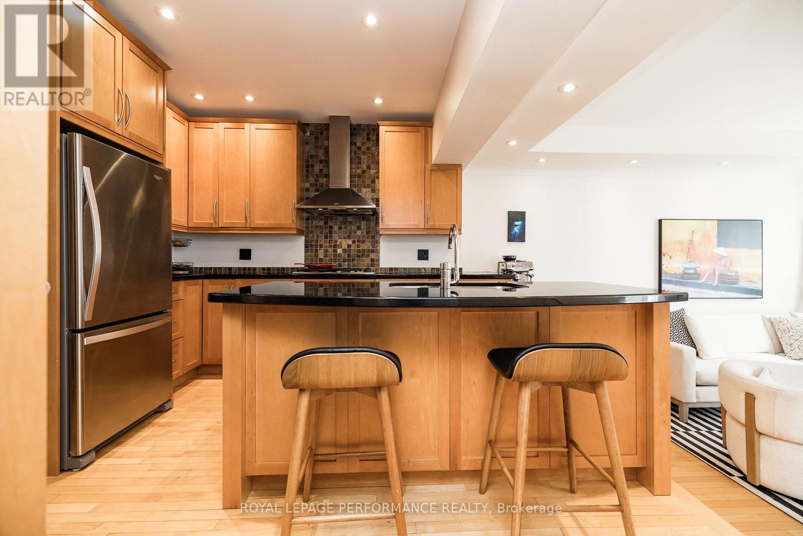 241 Fourth Avenue, Ottawa, ON - Indoor Photo Showing Kitchen
