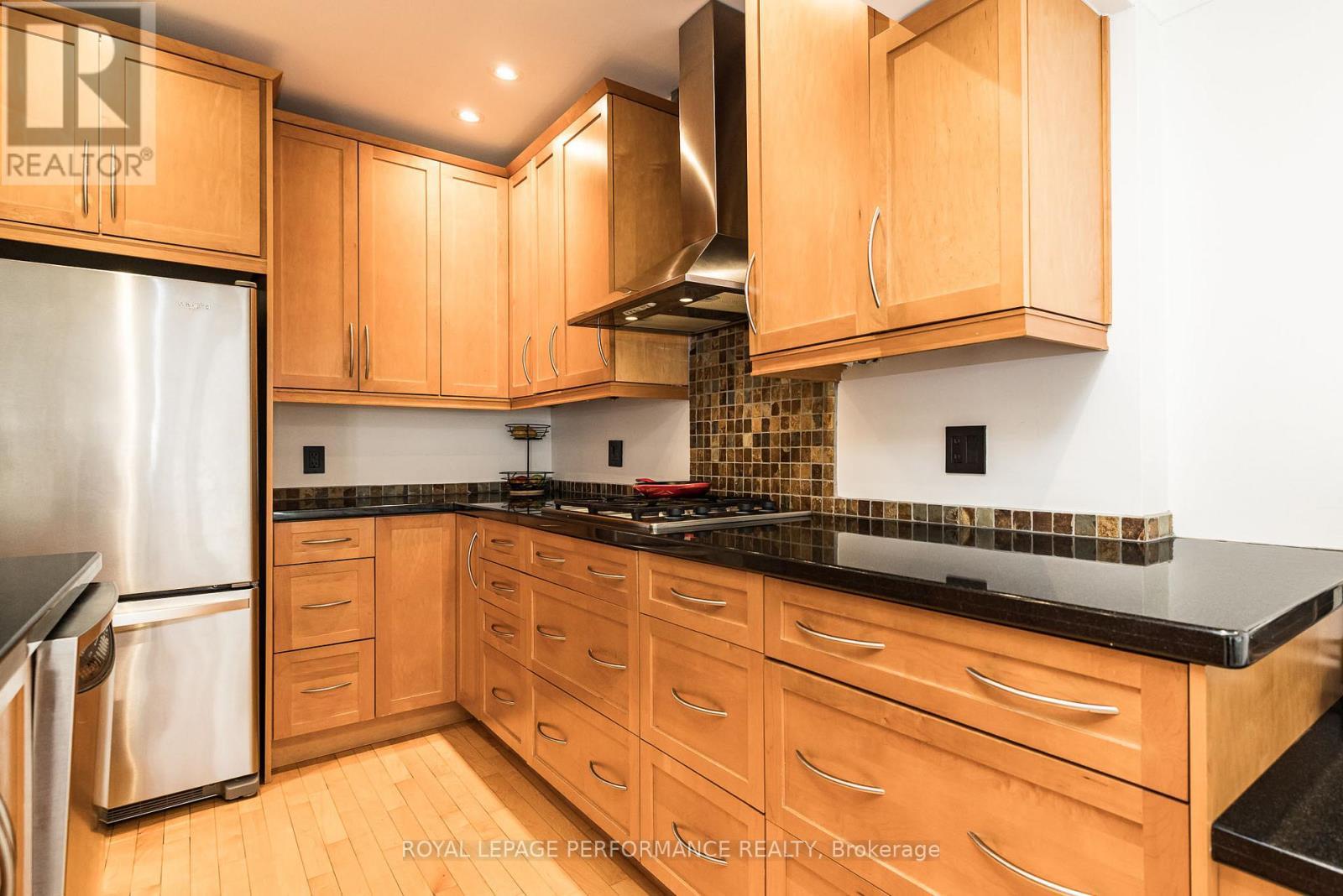 241 Fourth Avenue, Ottawa, ON - Indoor Photo Showing Kitchen
