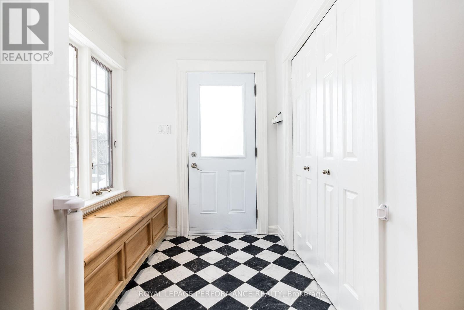 241 Fourth Avenue, Ottawa, ON - Indoor Photo Showing Other Room