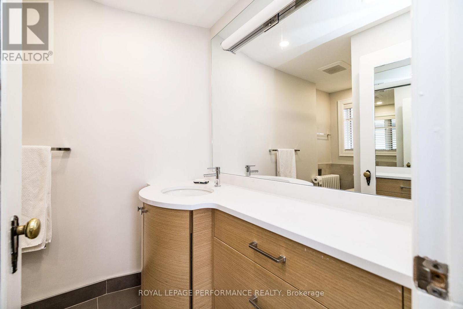 Primary bedroom ensuite - 241 Fourth Avenue, Ottawa, ON - Indoor Photo Showing Bathroom