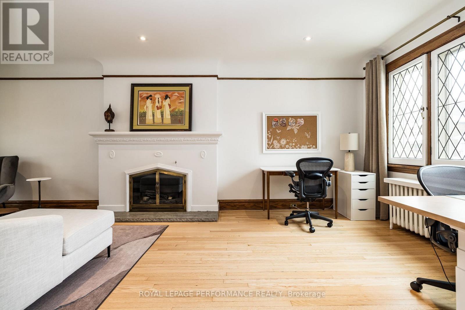 Living room with gas insert fireplace - 241 Fourth Avenue, Ottawa, ON - Indoor With Fireplace