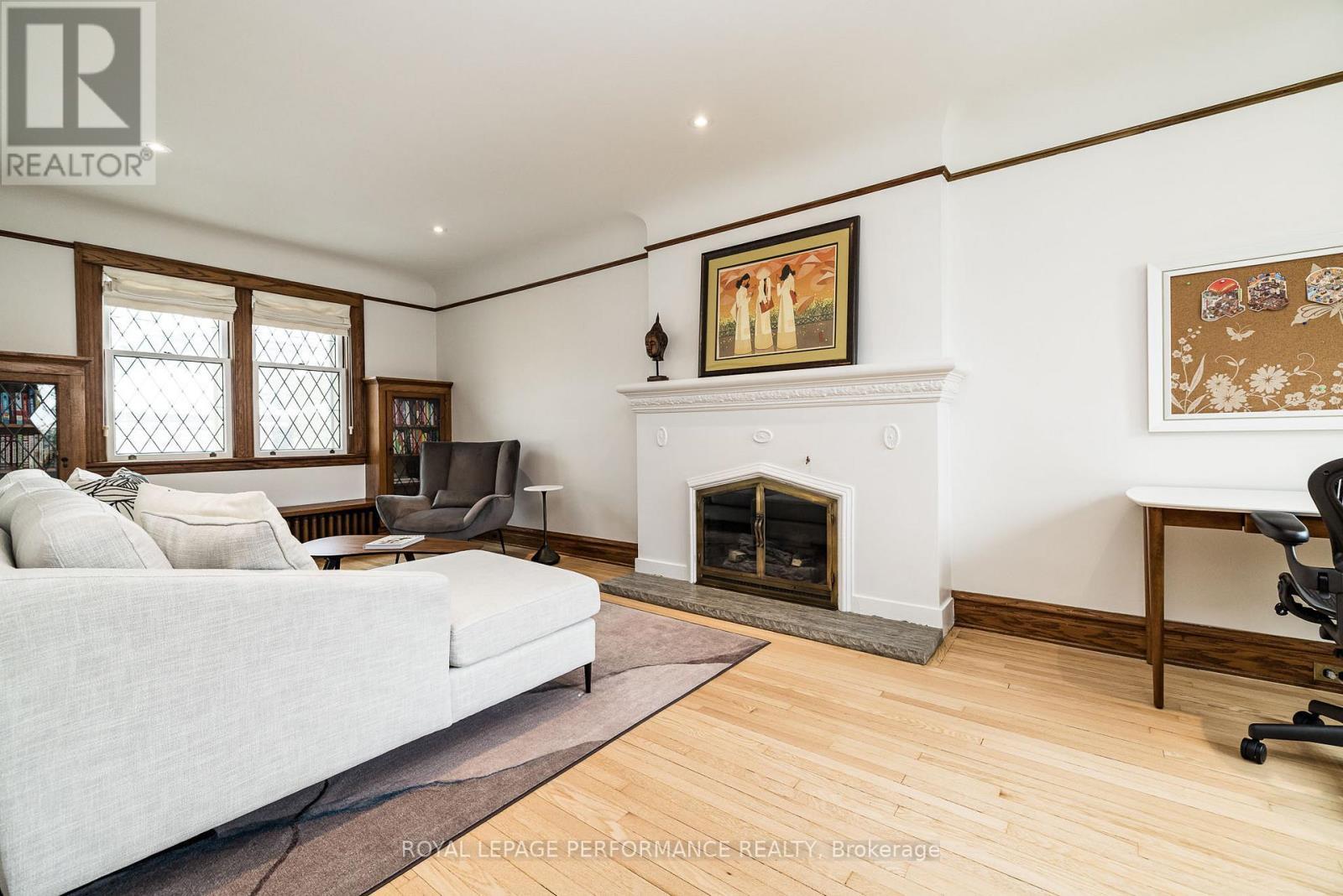 241 Fourth Avenue, Ottawa, ON - Indoor Photo Showing Living Room With Fireplace