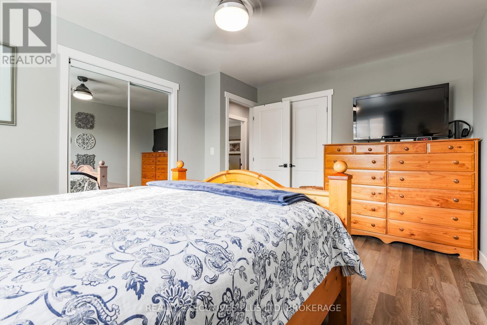 363 Emerick Avenue, Fort Erie (Central), ON - Indoor Photo Showing Bedroom