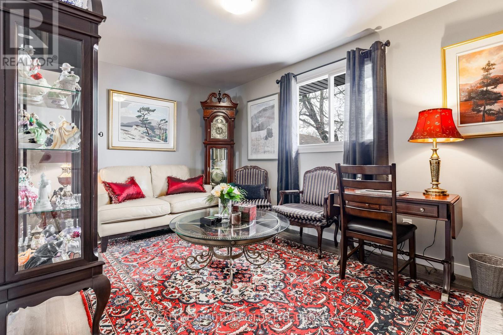 BR #2 - 363 Emerick Avenue, Fort Erie (Central), ON - Indoor Photo Showing Living Room