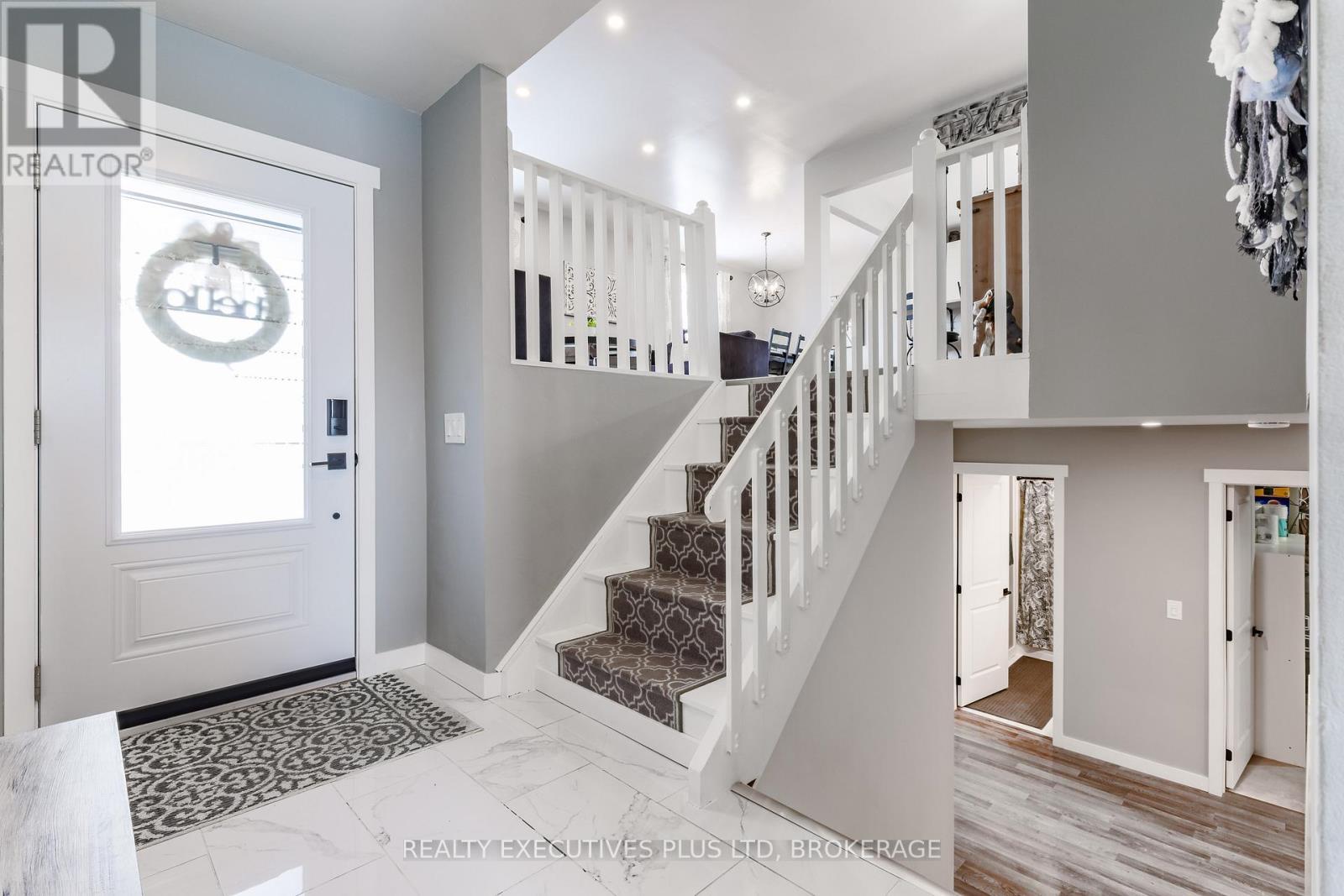 Front Foyer - 363 Emerick Avenue, Fort Erie (Central), ON - Indoor Photo Showing Other Room