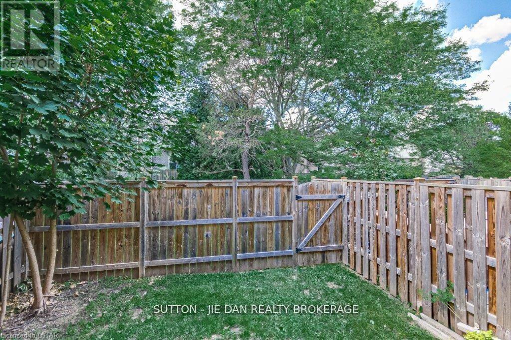 44 - 300 Sandringham Crescent, London South (South R), ON - Outdoor