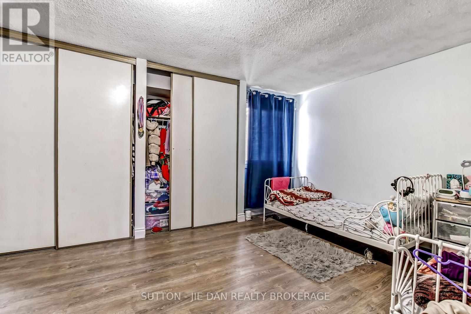 44 - 300 Sandringham Crescent, London South (South R), ON - Indoor