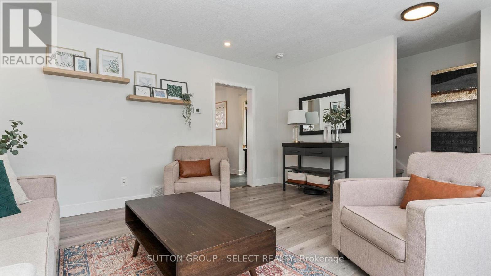295 Admiral Drive, London East (East I), ON - Indoor Photo Showing Living Room