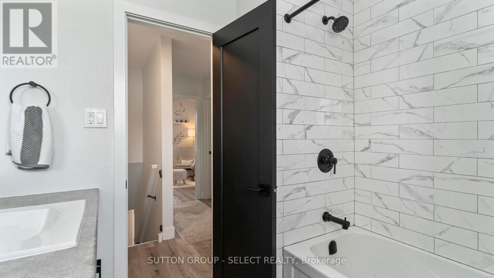 4-pc bath second floor - 295 Admiral Drive, London East (East I), ON - Indoor Photo Showing Bathroom