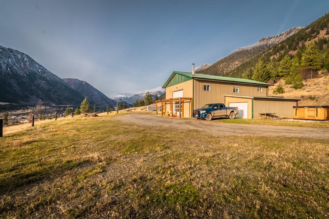4142 99 N Road, Lillooet, BC - Outdoor