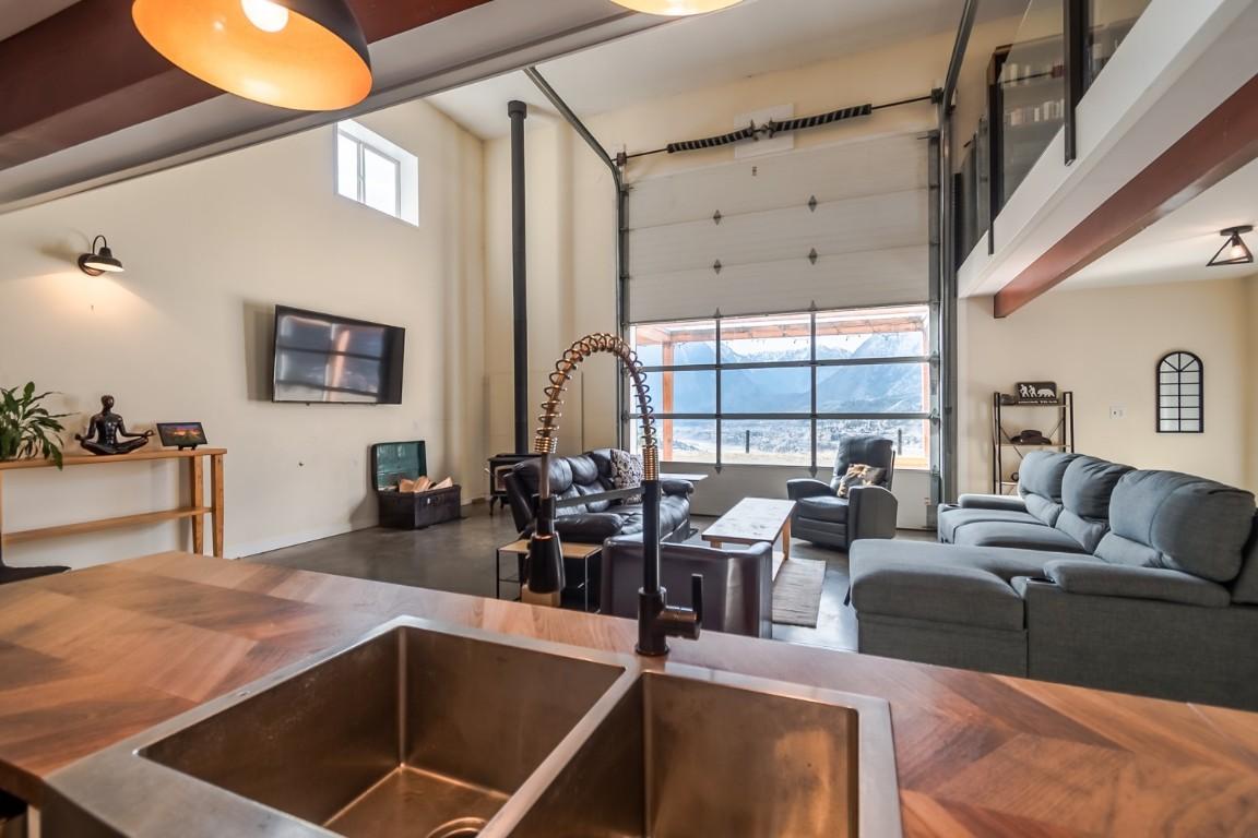 4142 99 N Road, Lillooet, BC - Indoor