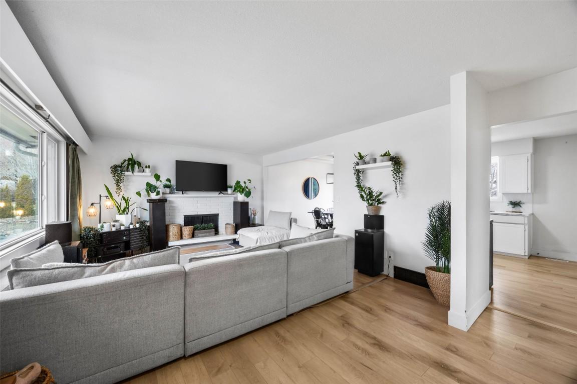 969 Ryan Place, Kamloops, BC - Indoor With Fireplace