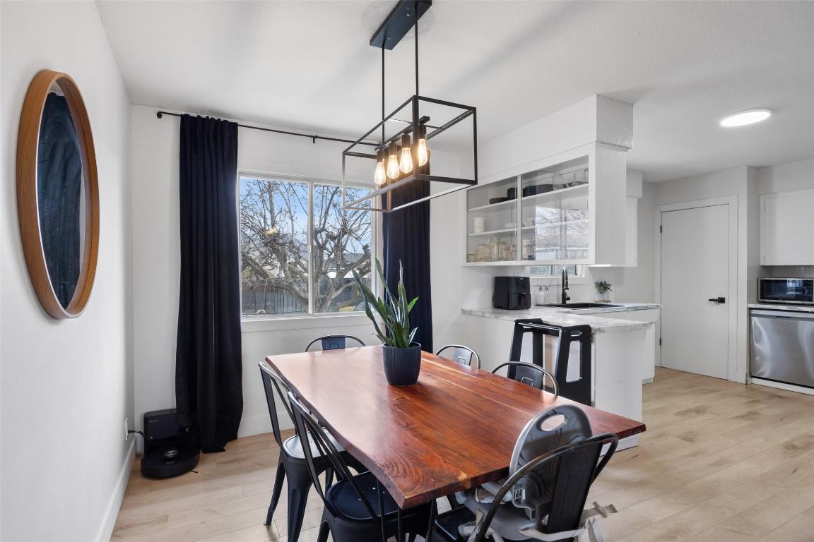969 Ryan Place, Kamloops, BC - Indoor Photo Showing Dining Room